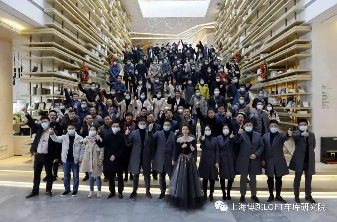 房山全国一百多人在华侨城汉口道6号参观研讨LOFT专利车库技术！